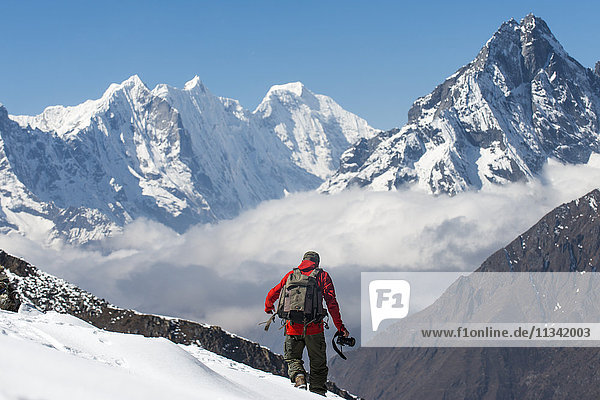 A photographer working in the Everest region of the Nepal Himalayas  Khumbu Region  Nepal  Asia