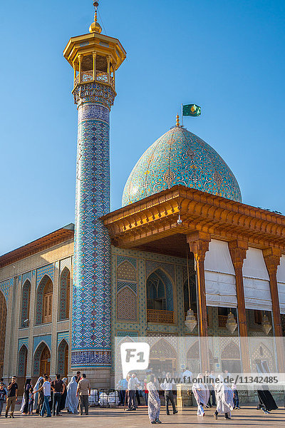 Innenhof  Aramgah-e Shah-e Cheragh (Mausoleum des Königs des Lichts)  Shiraz  Iran  Naher Osten