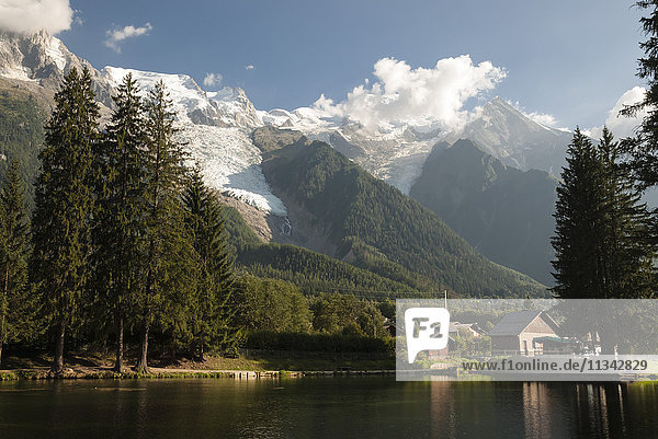 Mont Blanc  4809m  und die Gletscher  Chamonix  Haute Savoie  Französische Alpen  Frankreich  Europa