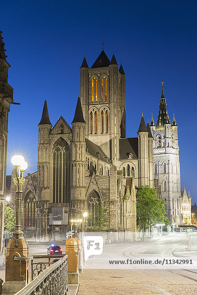 St.-Nikolaus-Kirche in der Abenddämmerung  Gent  Flandern  Belgien  Europa