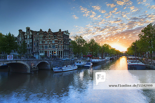 Prinsengracht and Brouwersgracht canals at sunset  Amsterdam  Netherlands  Europe