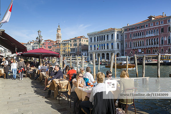 Grand Canal and restaurant  Venice  UNESCO World Heritage Site  Veneto  Italy  Europe