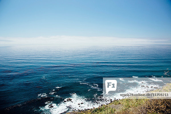 Erhöhte Ansicht von Küste und Meer  Big Sur  Kalifornien  USA