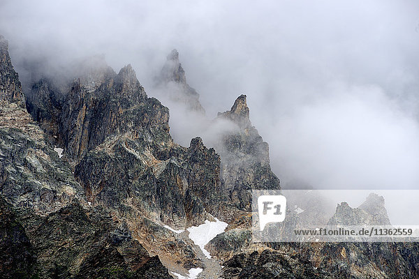 Berge im Nebel  Kaukasus  Swaneti  Georgien