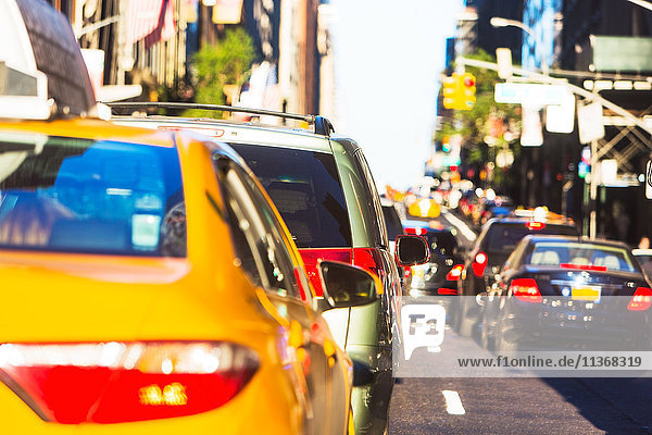 USA  New York  Autoverkehr in der Großstadt
