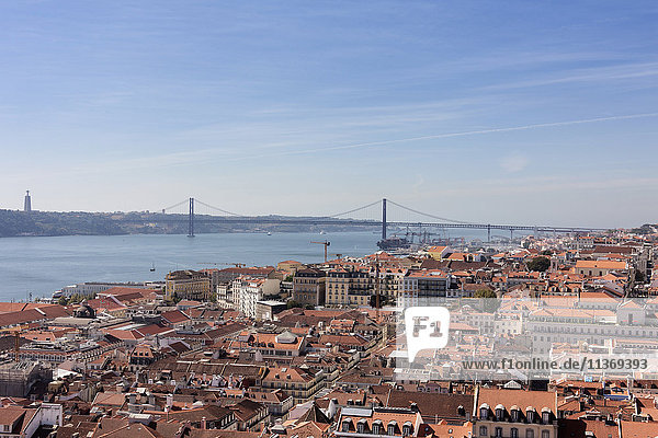 Luftaufnahme einer Stadt  25. April Brücke  Lissabon  Portugal