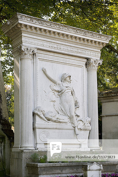 France  Paris 20th district. Pere Lachaise cemetery. Grave of the historian Jules Michelet (1798-1874). Sculpture by Antonine Mercie (1879)