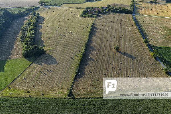 Frankreich  Dordogne  Luftaufnahme der Felder bei Bourdeilles