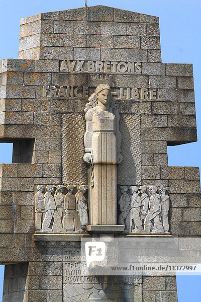 Frankreich  Bretagne  Halbinsel Crozon. Pen Hir Cape. Denkmal für die Bretonen des freien Frankreichs  bekannt als das Kreuz des Pen-Hir.