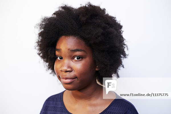 Porträt eines lächelnden schwarzen Mädchens