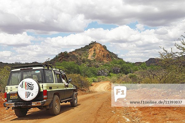 Geländewagen im Tsavo-West-Nationalpark  Bezirk Taita-Taveta  Kenia  Afrika