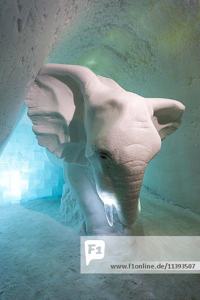 Elefant aus Eis  Eishotel  Jukkasjärvi  Lappland  Provinz Norrbotten  Schweden  Europa