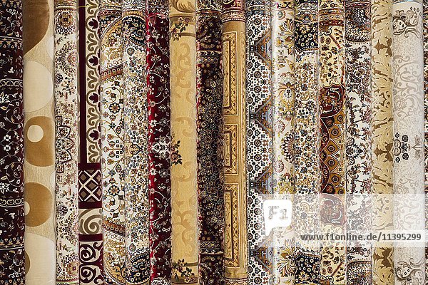 Teppiche  Teppichgeschäft  Samal Bazar  Shymkent  Region Süd  Kasachstan  Asien