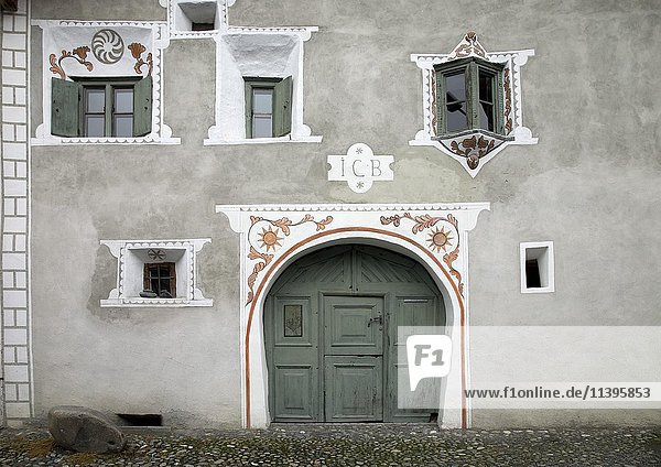 Haus  Fassade  Scuol  Unterengadin  Kanton Graubünden  Schweiz  Europa