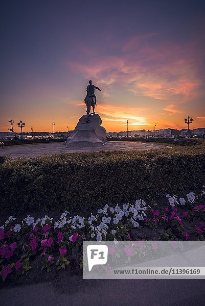 Alexandrowski-Park mit dem Bronzereiter  Reiterstandbild von Peter dem Großen  St. Petersburg  Russland  Europa