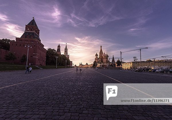 Roter Platz bei Sonnenuntergang  Moskau  Russland  Europa