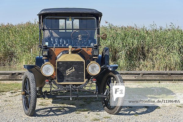 Oldtimer  Ford T Runabout  Baujahr 1913  4 Zylinder  Hubraum 2700 ccm  2 Vorwärtsgänge  Halbautomatik  20 PS  72 kmh