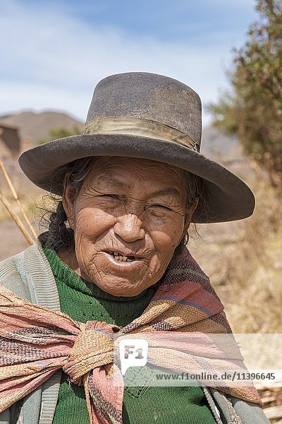 Einheimische Frau  Porträt  Queromarca  Provinz Cusco  Peru  Südamerika