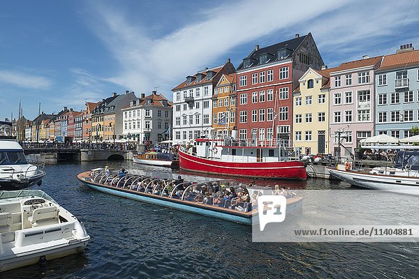 Nyhavn-Kanal  Ausflugsschiff  Kopenhagen  Hauptstadtregion von Dänemark  Dänemark  Europa