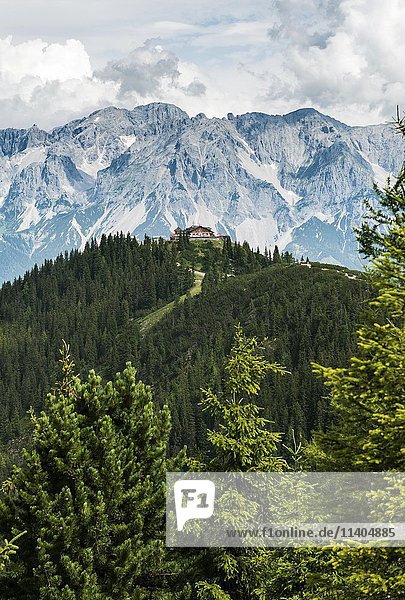 Blick auf die Hochwurzenhütte  Schladminger Tauern  Schladming  Steiermark  Österreich  Europa