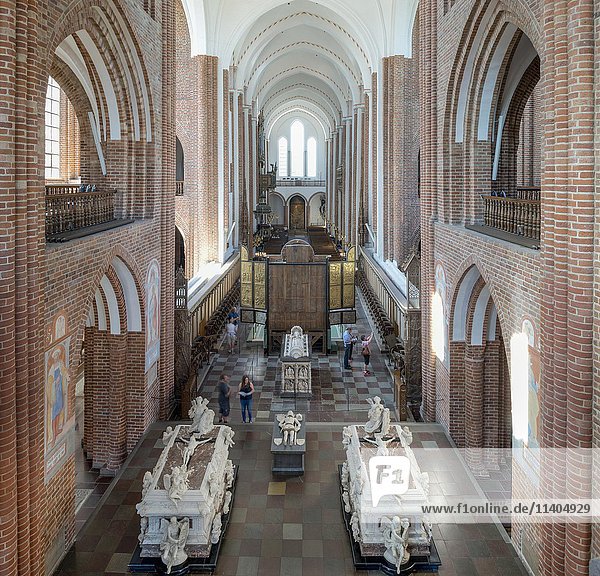 Dom zu Roskilde  Backsteingotik  Kirchenschiff  Roskilde  Region Seeland  Dänemark  Europa