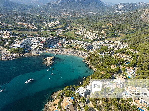Luftaufnahme  Ansicht der Bucht von Camp de Mar  Mallorca  Balearen  Spanien  Europa