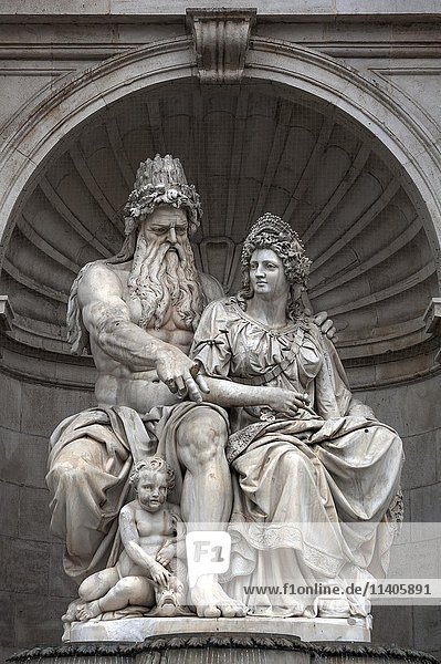 Albrecht-Brunnenskulptur  enthüllt 1869  Mann symbolisch für die Donau  Frau symbolisch für Wien  Albertina Museum  Wien  Österreich  Europa