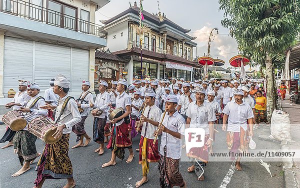 Procession  Balinese Galungan  religious ceremony  holiday celebrating return of the spirits of ancestors  Bali-Hinduism  Bali  Indonesia  Asia