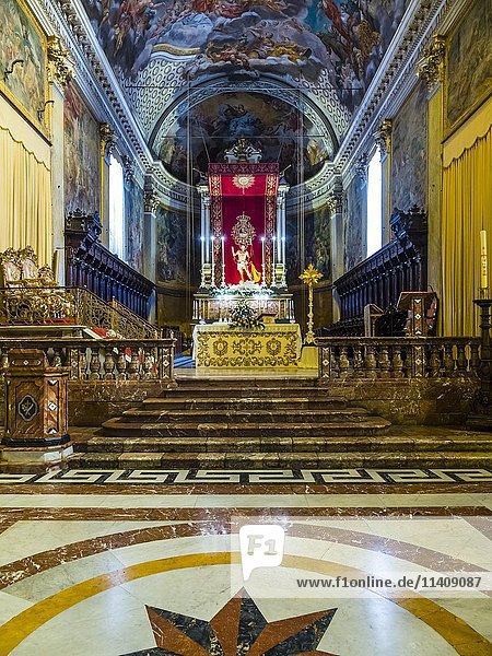 Altarraum  Kirche Parrocchia Maria SS. Annunziata  Acireae  Sizilien  Italien  Europa
