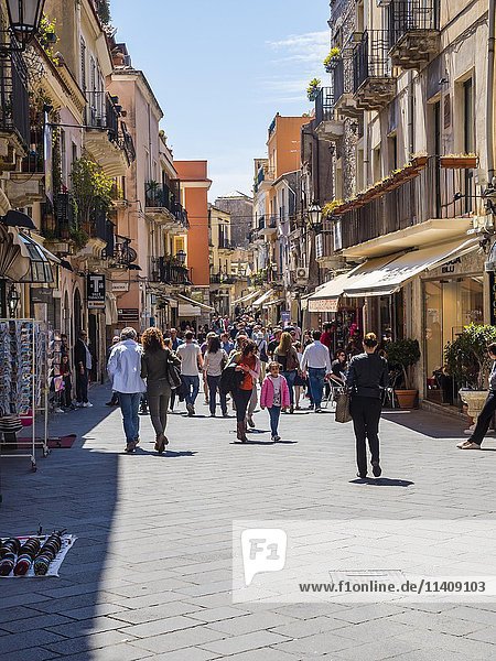Fußgängerzone  Corso Umberto  historisches Zentrum  Taormina  Sizilien  Italien  Europa