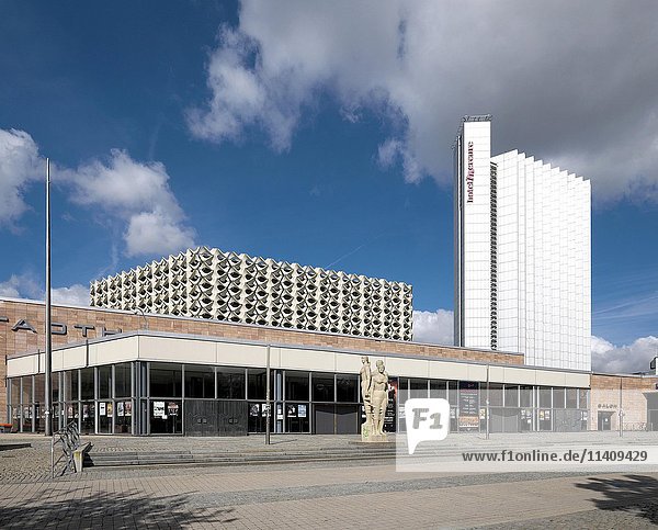 Rathaus  Hotel Mercure im Hintergrund  Chemnitz  Sachsen  Deutschland  Europa