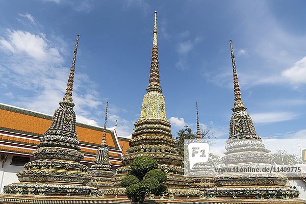 Chedi in der buddhistischen Tempelanlage Wat Pho  Bangkok  Thailand  Asien