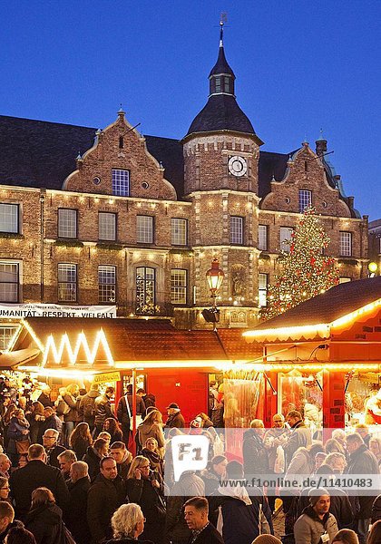 People at the Christmas market and town hall  Düsseldorf  North Rhine-Westphalia  Germany  Europe