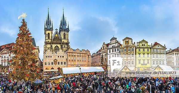 Tyn Cathedral  Christmas market  Old Town Square  historic centre  Prague  Czech Republic  Europe