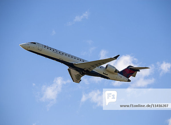 Embraer Regional Jer (ERJ); Montreal  Quebec  Kanada'.