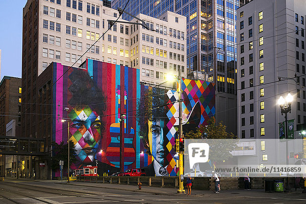 Bunte Wandmalereien an den Gebäuden; Minneapolis  Minnesota  Vereinigte Staaten von Amerika