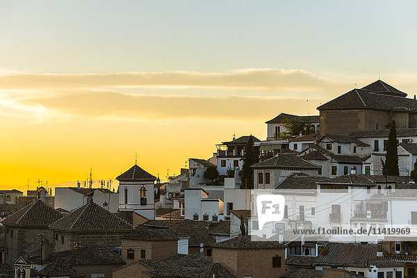 Schöner Sonnenuntergang im Viertel Albaicin; Granada  Andalusien  Spanien'.
