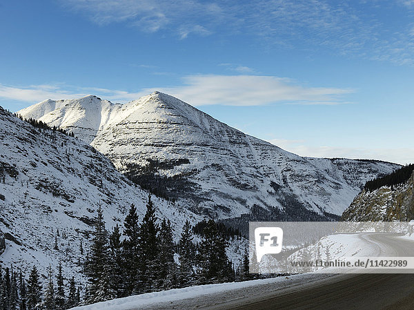 Alaska Highway durch die Rocky Mountains; British Columbia  Kanada'.