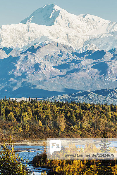 Denali  vom Parks Highway aus gesehen  im Landesinneren von Alaska  in der Nähe des Rastplatzes South Viewpoint; Alaska  Vereinigte Staaten von Amerika'.