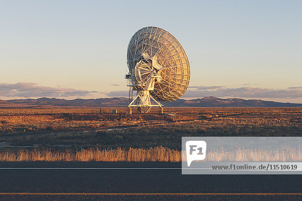 Grosse Radioantennen  auch bekannt als The Very Large Array (VLA)  die zur Suche nach ausserirdischer Intelligenz (SETI) verwendet werden