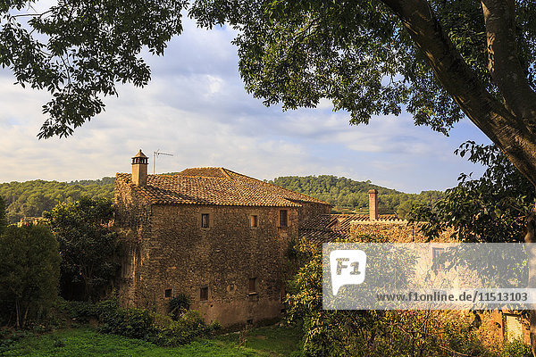 Museum der Burg Gala Dali  Blick vom mittelalterlichen Haus und heutigen Museum von Salvador Dali  Pubol  Baix Emporda  Girona  Katalonien  Spanien  Europa