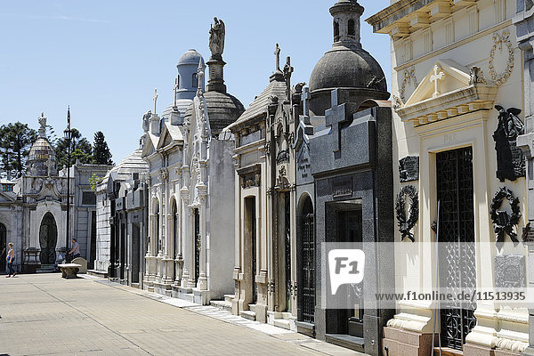 Familienmausoleen im Cementerio de la Recoleta  Buenos Aires  Argentinien  Südamerika