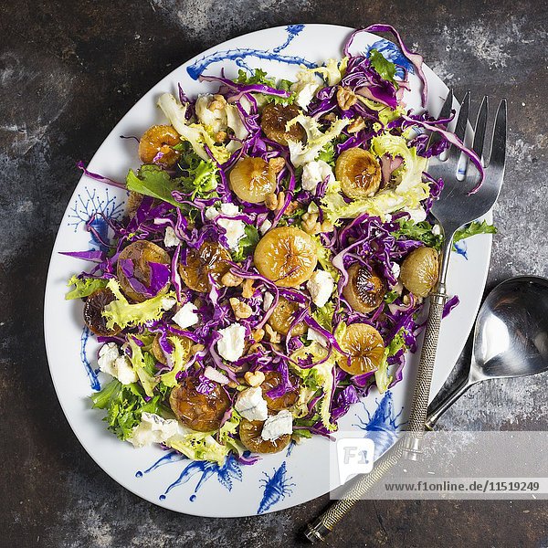 Salat aus Cipollini-Zwiebeln und Kraut