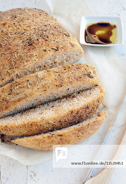 Focaccia mit Kräutern und Käse (Italien)