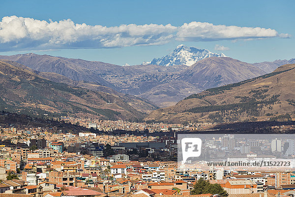 Peru  Anden  Cusco  Stadtbild und Berg Ausangate von der Kirche San Cristobal aus gesehen