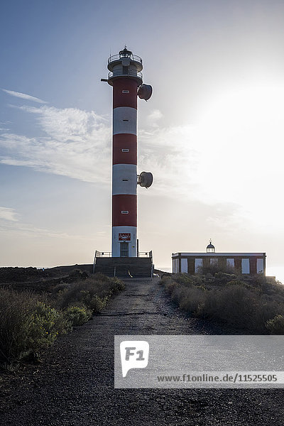 Spanien  Teneriffa  Punta Rasca Leuchtturm im Gegenlicht