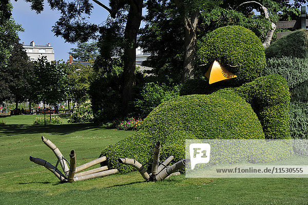 Frankreich  Loire-Atlantique  Nantes  Jardin des Plantes  künstlerische Pflanzenkreation  die ein schlafendes Küken von Claude Ponti (Kinderbuchillustrator) darstellt und von den Gärtnern der Stadt gebaut wurde  ''Voyage à Nantes'' (Reise nach Nantes)'.