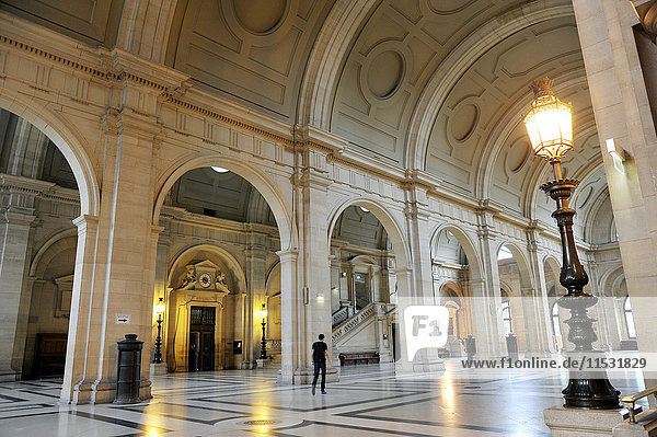 France  Paris  Ile de la Cite  inside the Courthouse. Salle des Pas Perdus