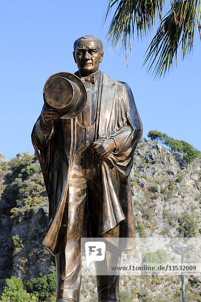 Turkey  province of Mugla  Dalyan  statue of Ataturk (Mustafa Kemal)