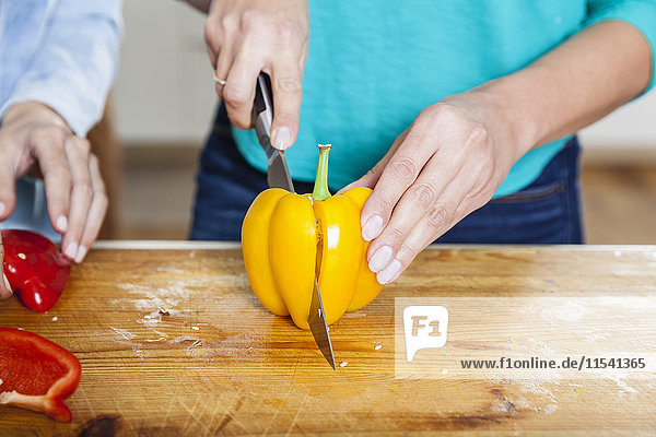 Cutting bell pepper